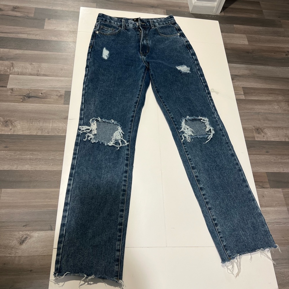 PrettyLittleThing Distressed High Waisted Straight Leg Jeans